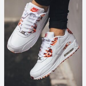 NIKE AIR  MAX LONDON TREAT YOURSELF WOMEN'S SIZE us7